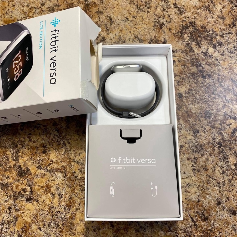 Black/Silver Fitbit Versa Lite - image 3